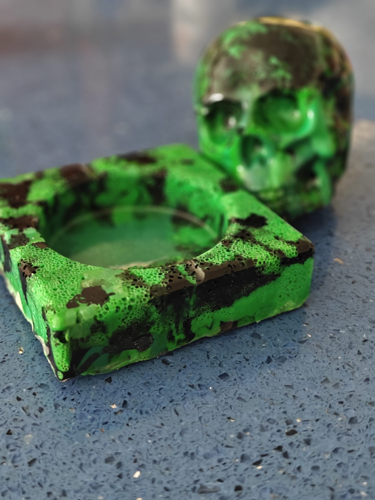 Moulded Skull and Square Ashtray - Green & Black Bundle